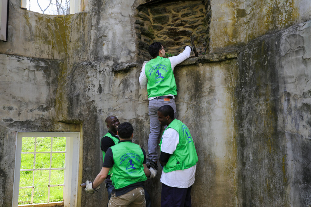 Earth Day cleanup at Seneca Creek State Park