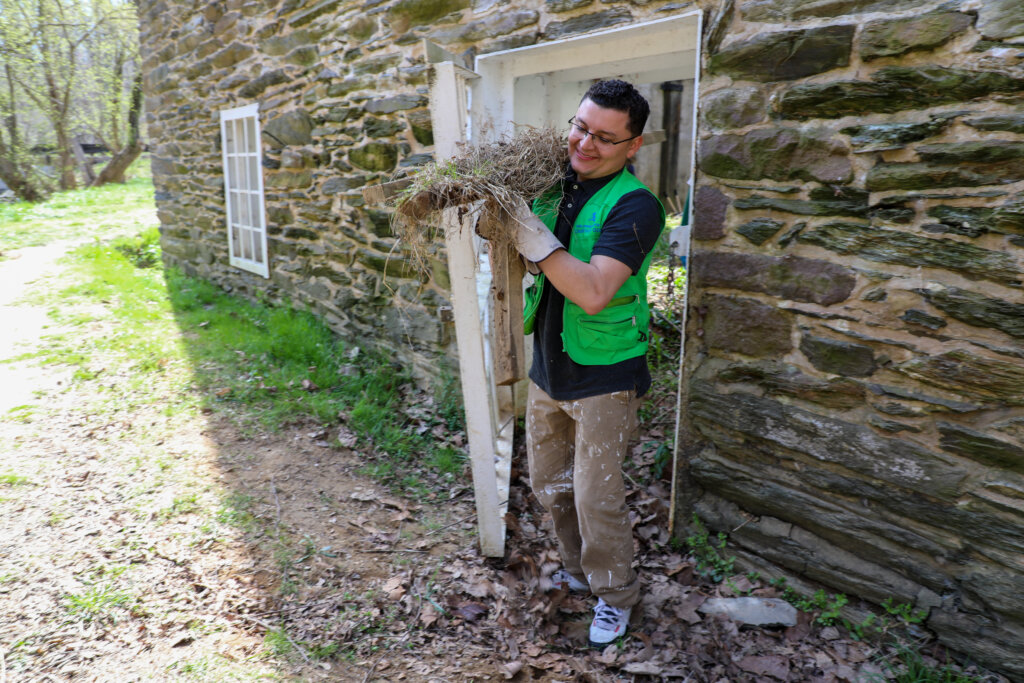 Earth Day cleanup at Seneca Creek State Park