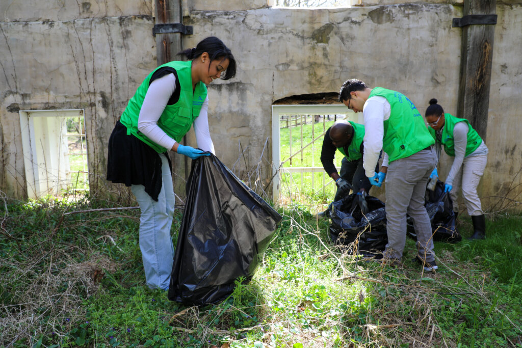 Earth Day cleanup at Seneca Creek State Park