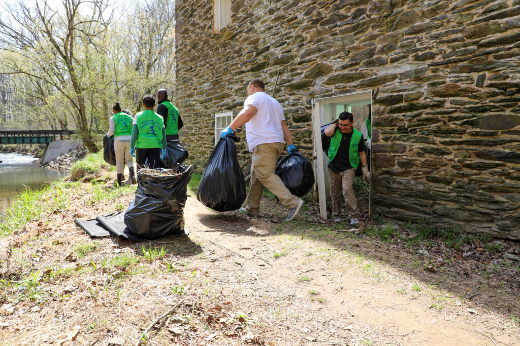 Earth Day cleanup at Seneca Creek State Park